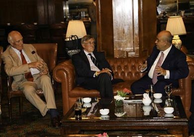 وزير السياحة يتشاور مع وفد برلمانى بريطانى حول الاوضاع الراهنة